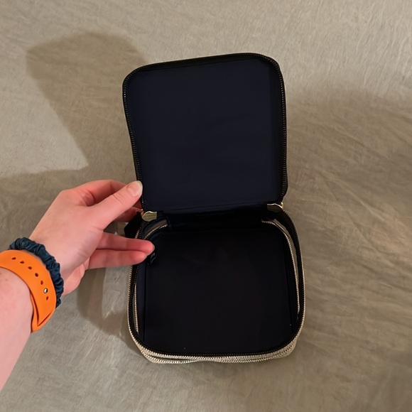 Paravel Mini See-All Vanity Case - Picture 5 of 9